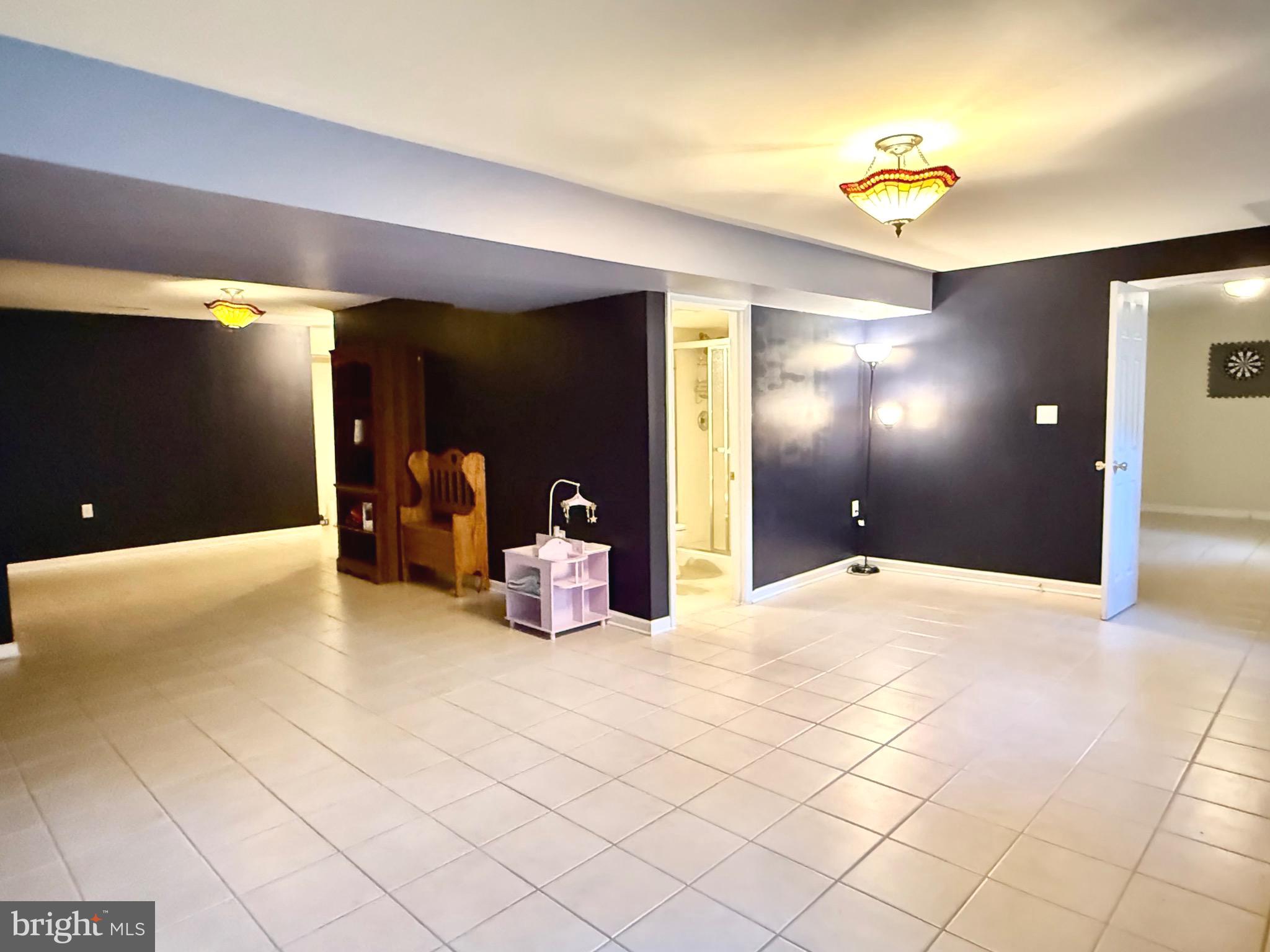 SHERWOOD FOREST - Residential