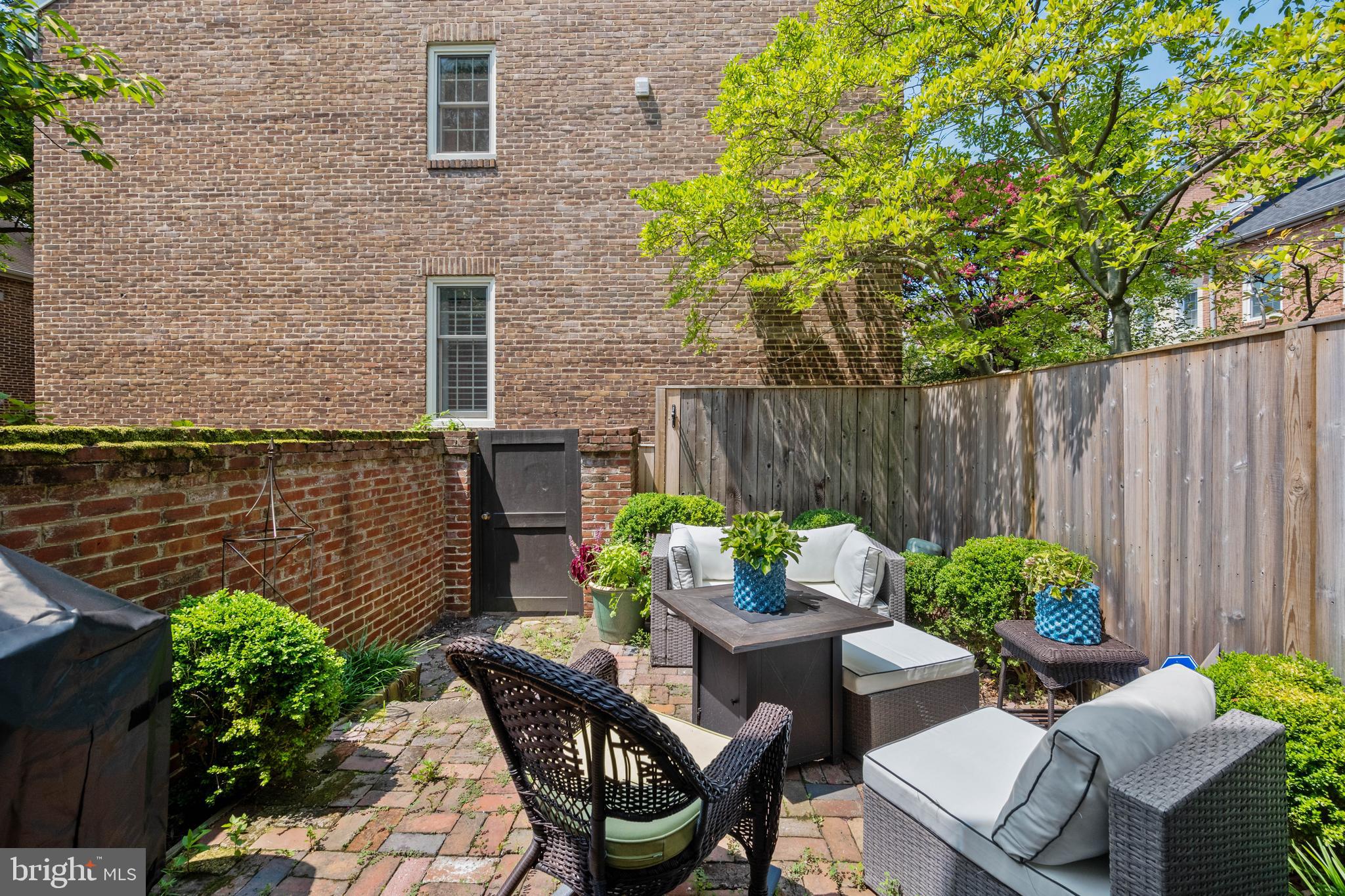 CANAL WAY - Residential Lease