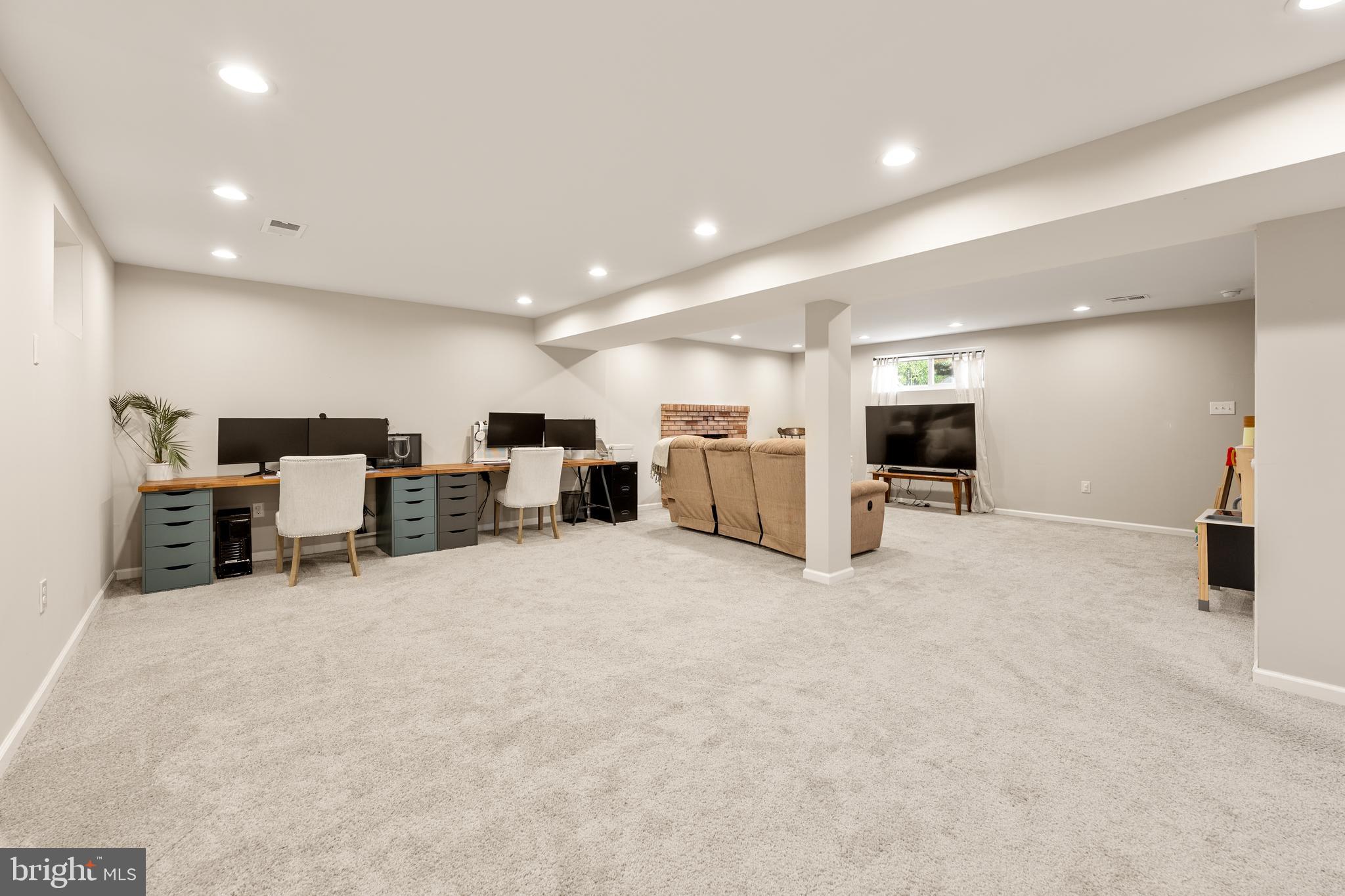 CRESTVIEW MANOR - Residential