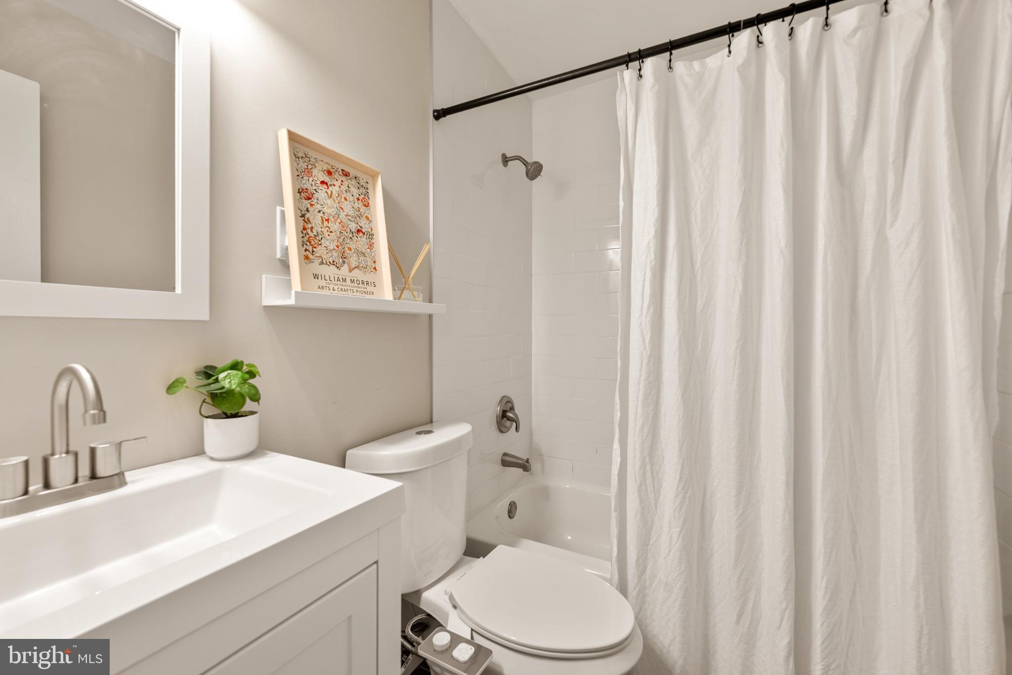 CRESTVIEW MANOR - Residential