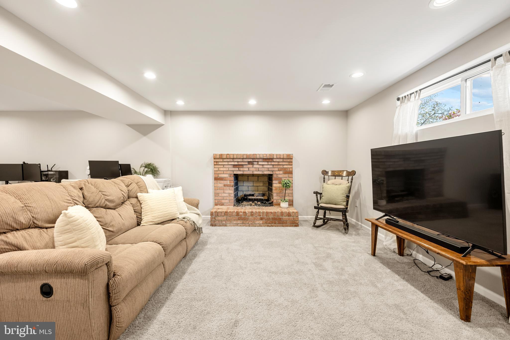 CRESTVIEW MANOR - Residential