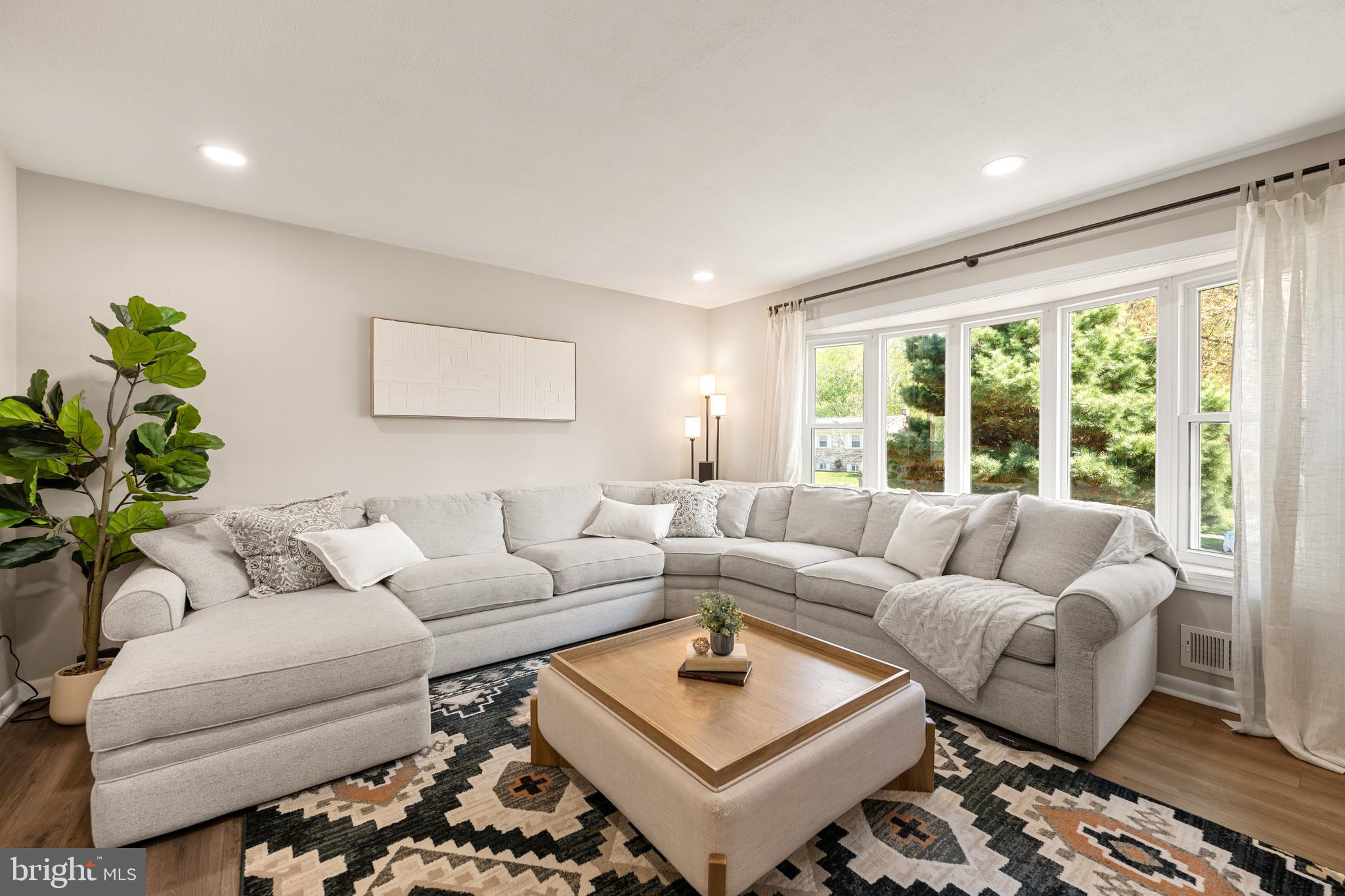 CRESTVIEW MANOR - Residential