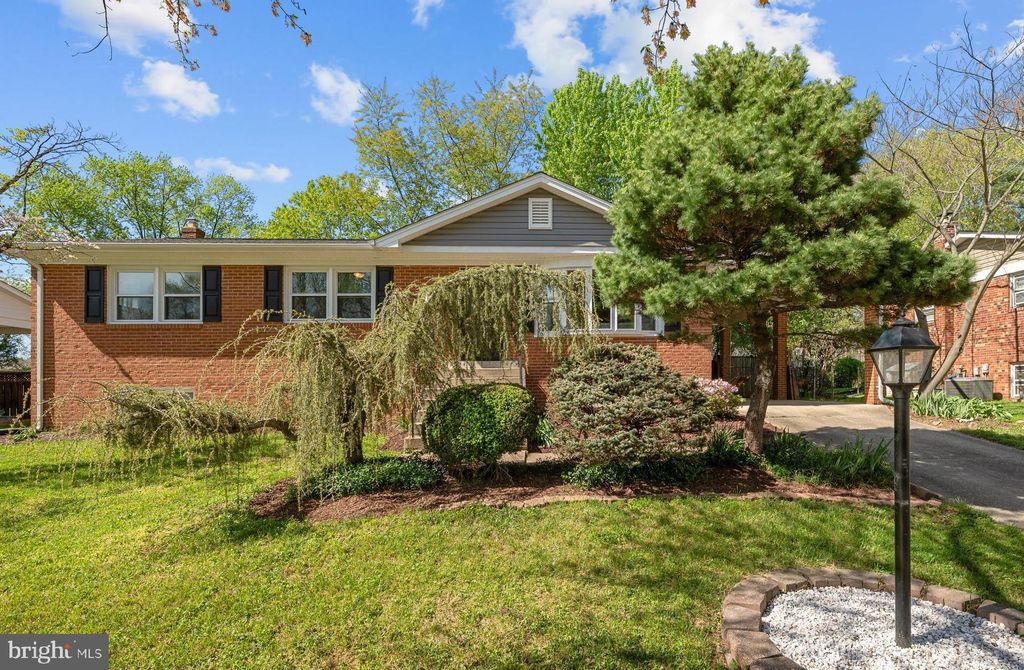 Photo of 6818 Groveton Drive, CLINTON, MD 20735 (MLS # MDPG2193650)