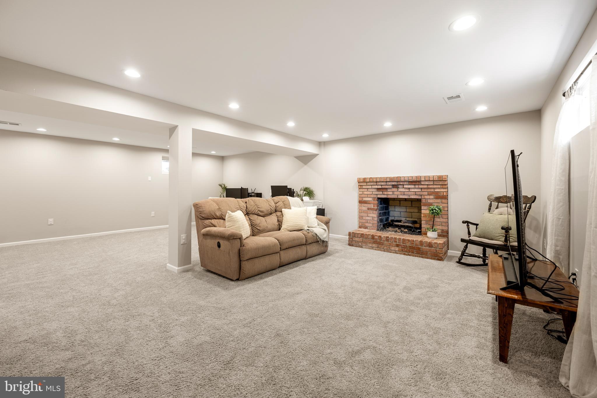 CRESTVIEW MANOR - Residential