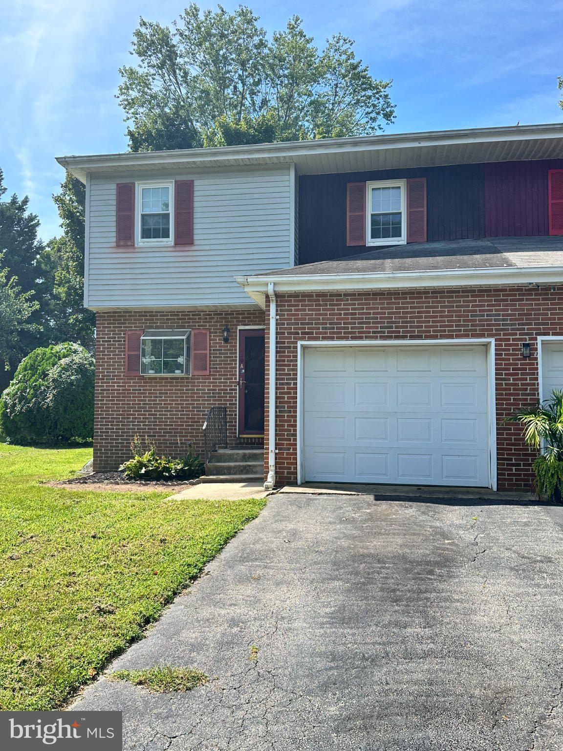 840 WOODCREST DRIVE