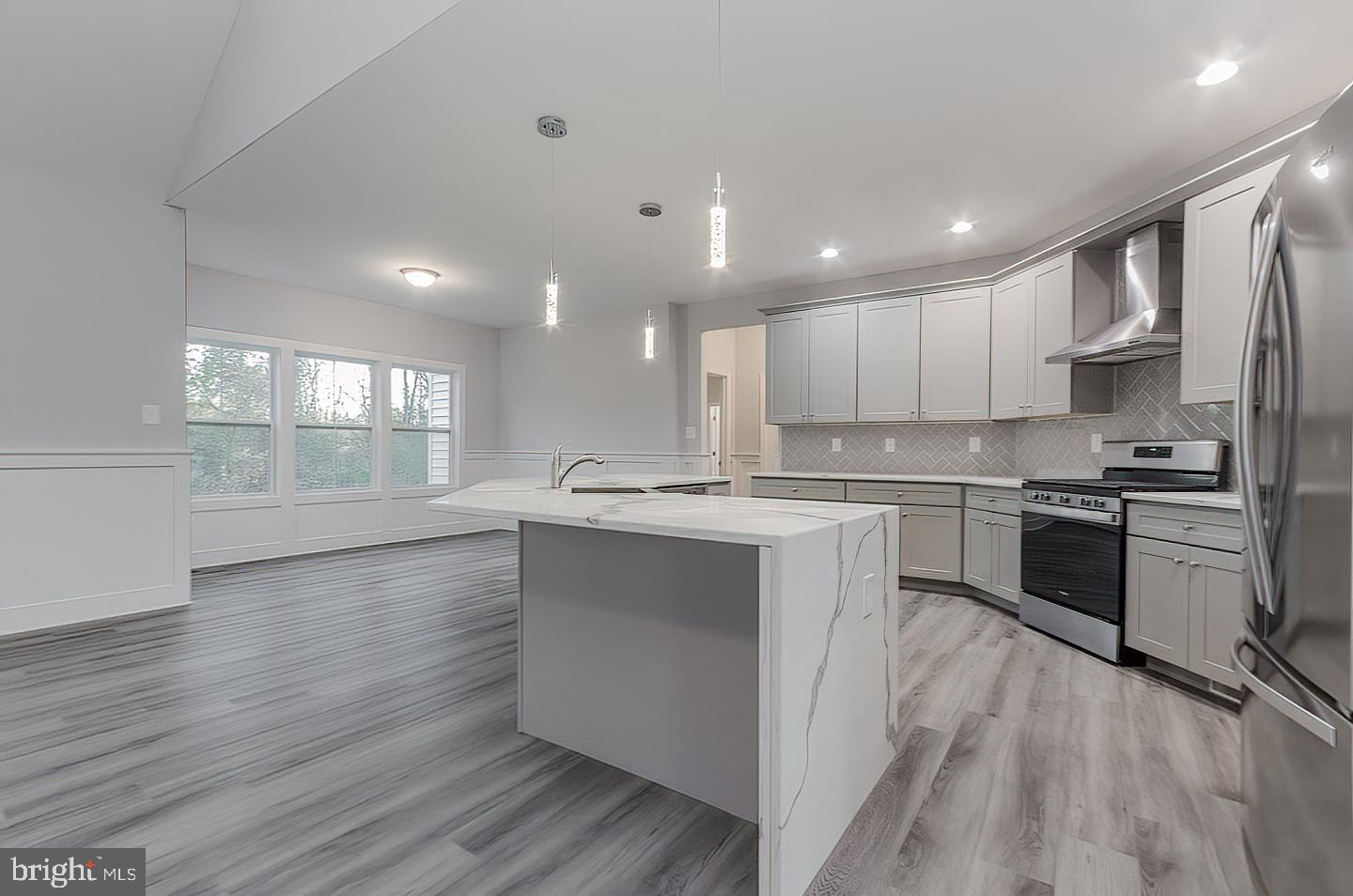 LAKE FOREST ESTATES - Residential