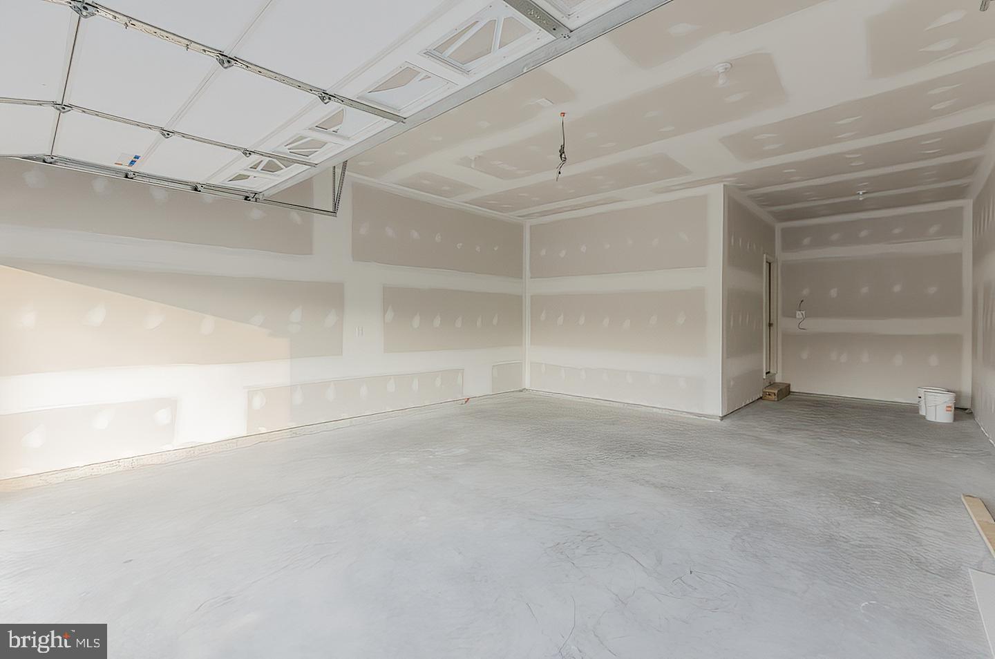 LAKE FOREST ESTATES - Residential