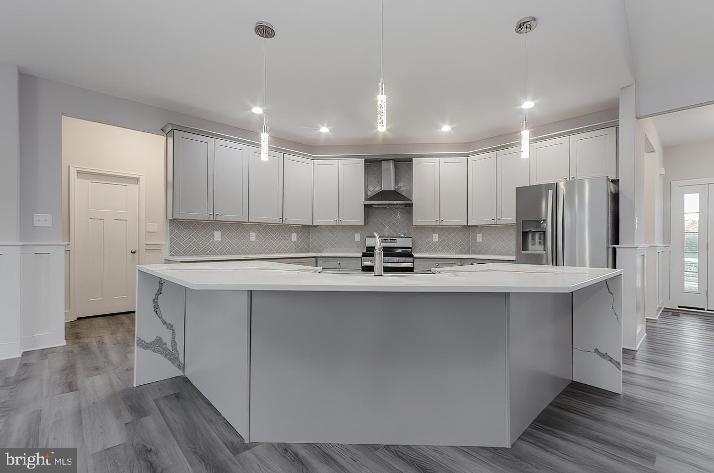 LAKE FOREST ESTATES - Residential