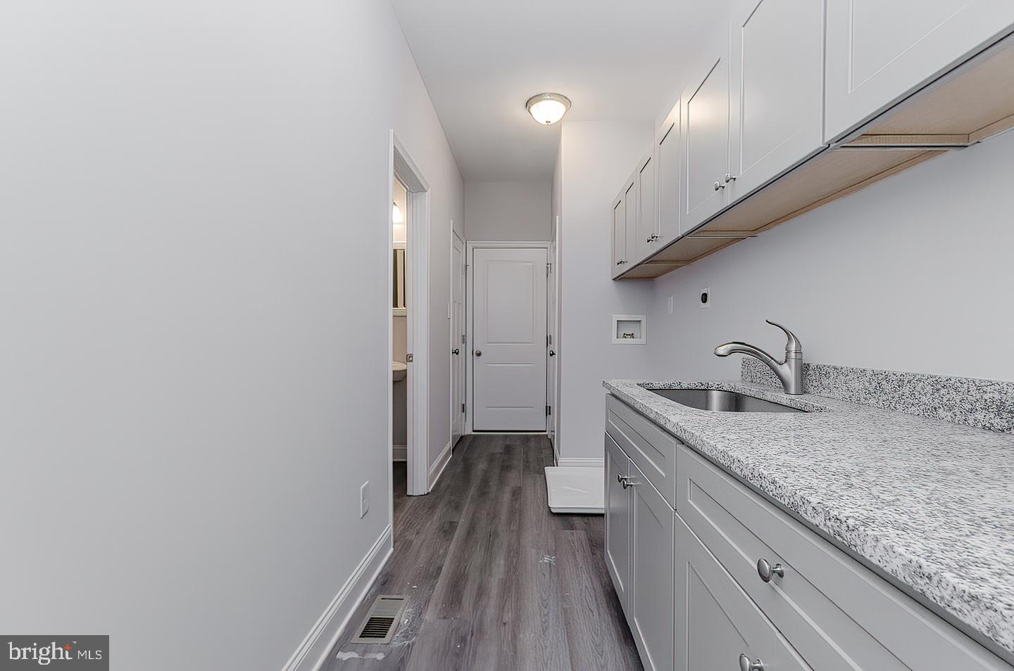 LAKE FOREST ESTATES - Residential