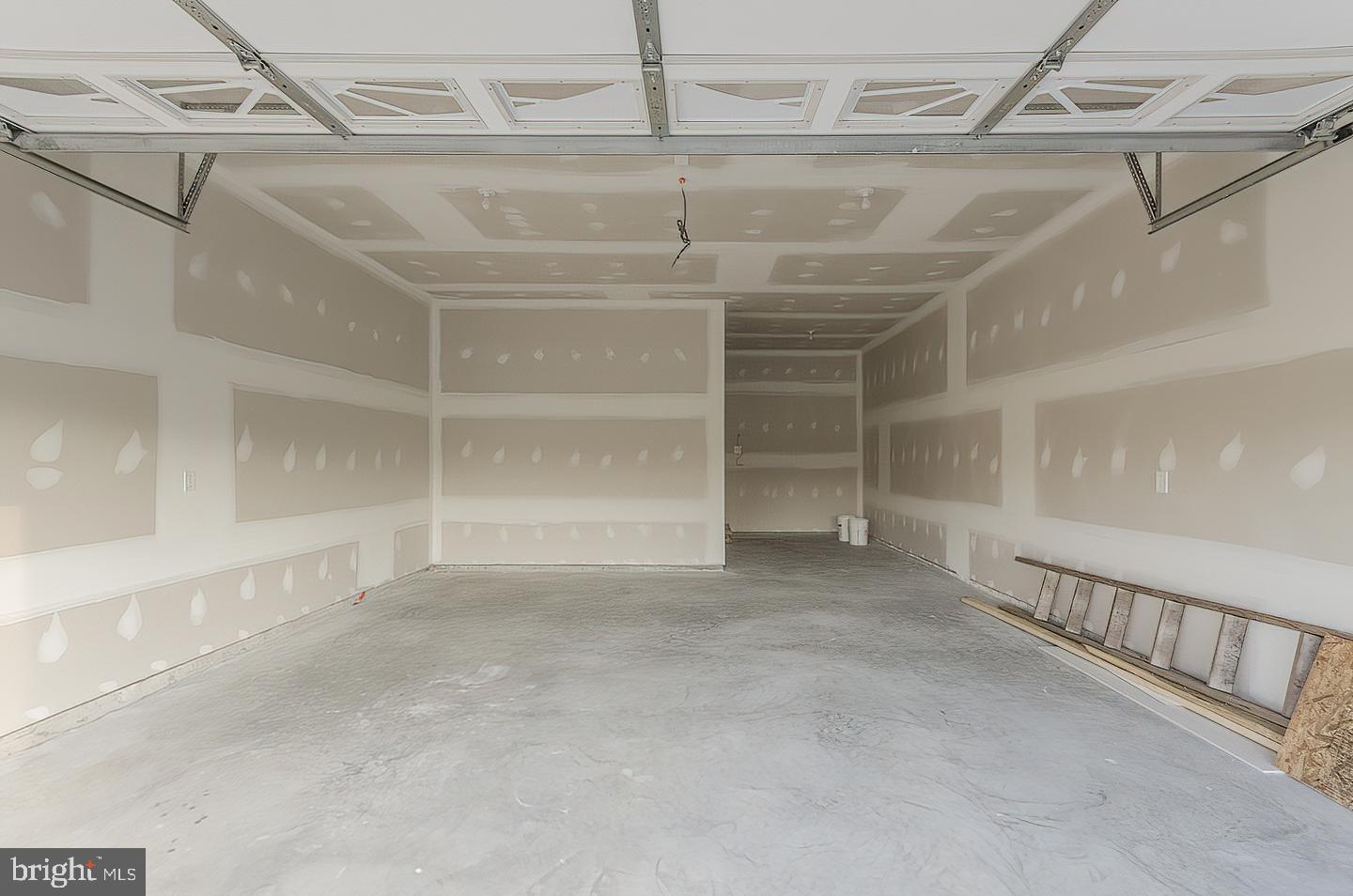 LAKE FOREST ESTATES - Residential