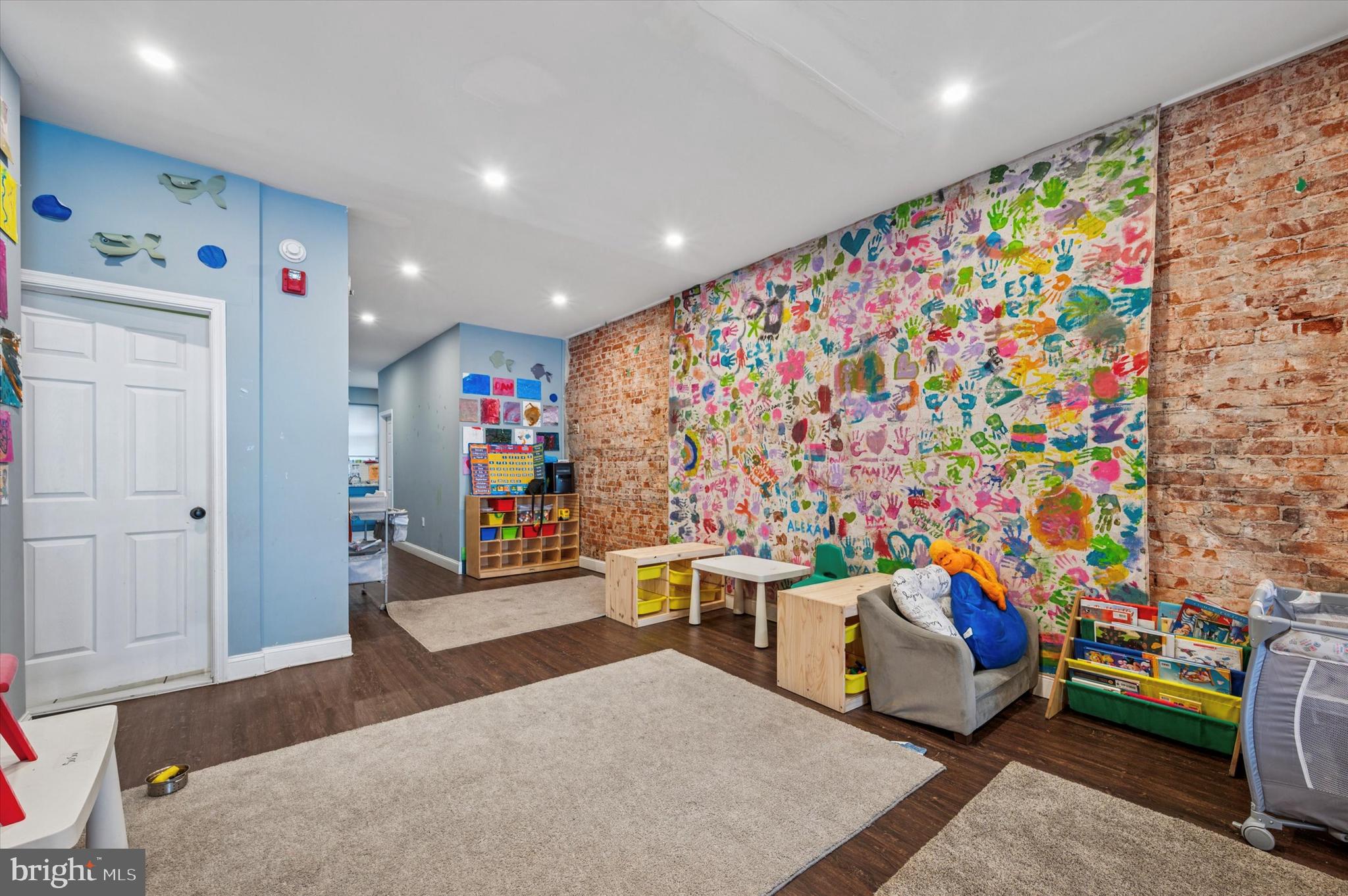 KENSINGTON - Commercial Sale