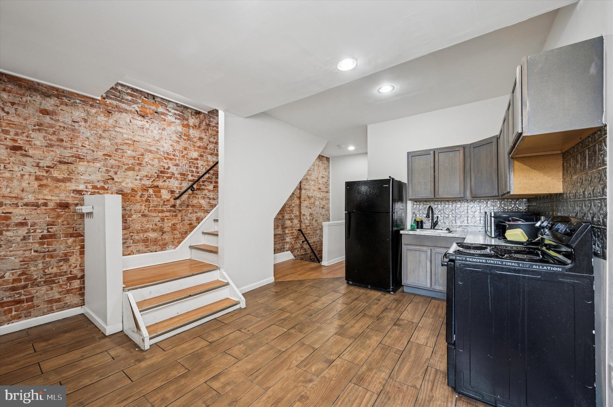 KENSINGTON - Commercial Sale