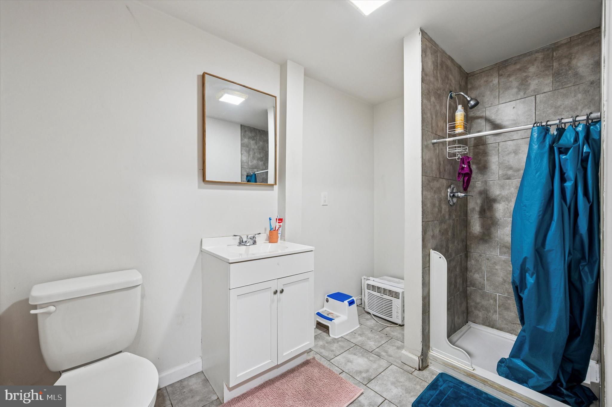 KENSINGTON - Commercial Sale