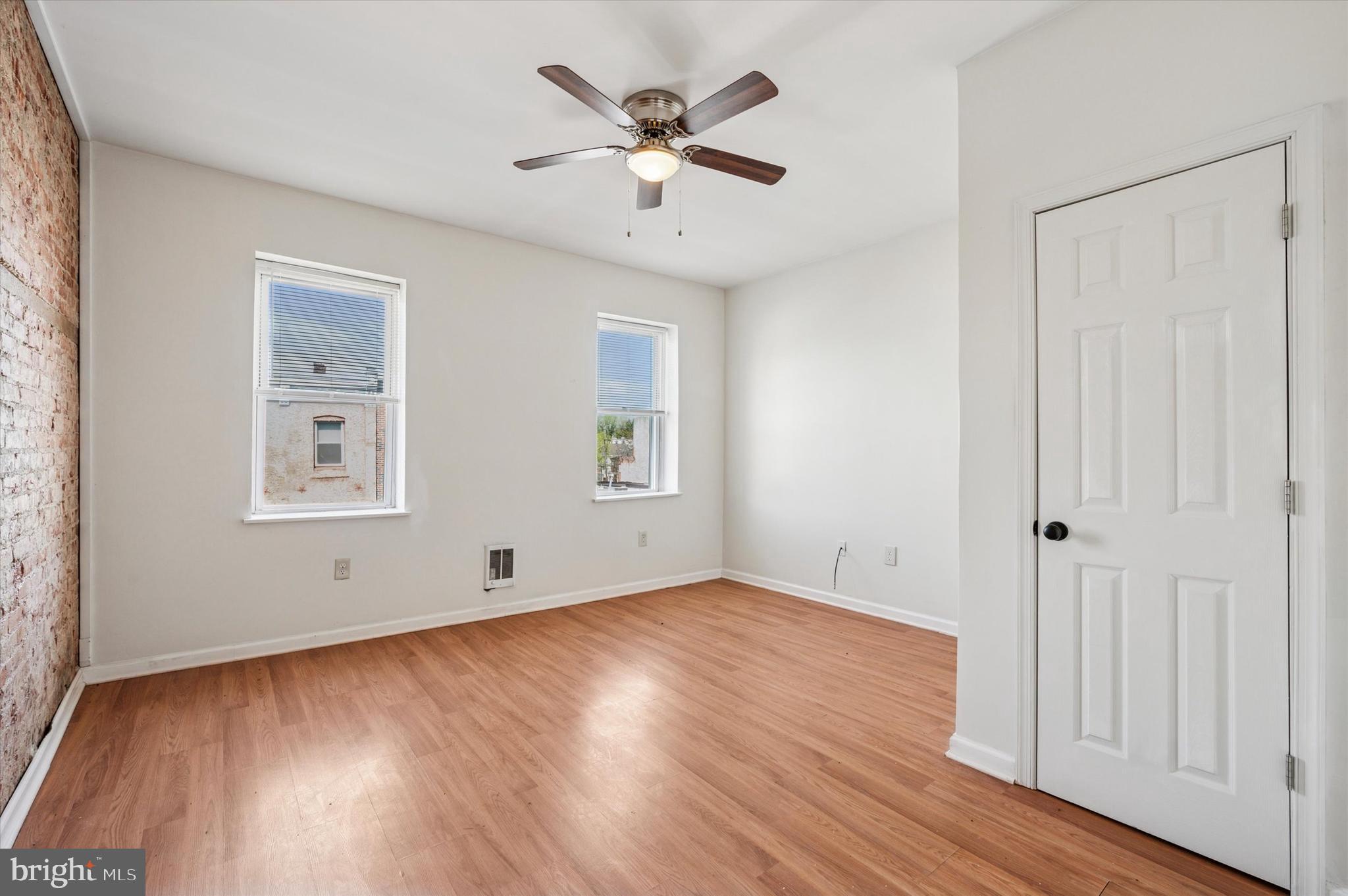 KENSINGTON - Commercial Sale