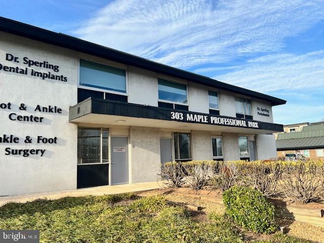 303 MAPLE AVENUE W I