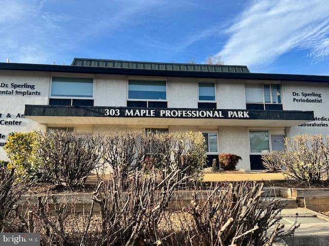 303 MAPLE AVENUE W I