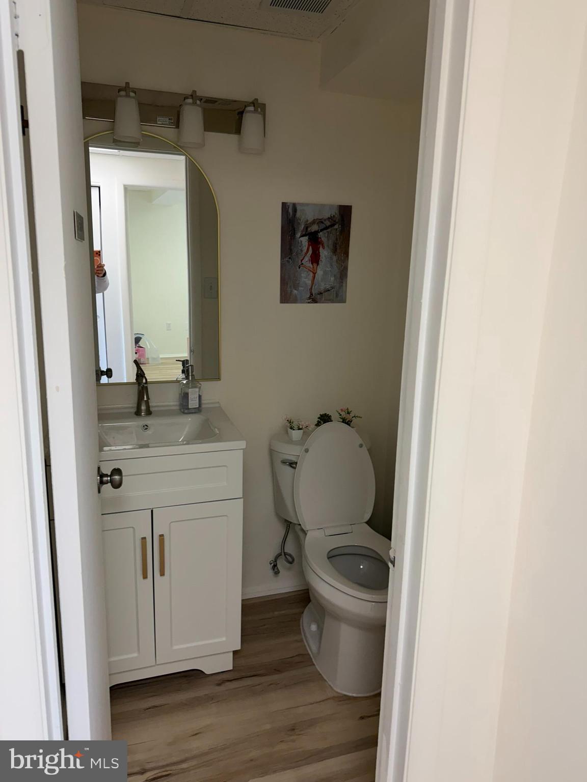 303 MAPLE AVENUE W I