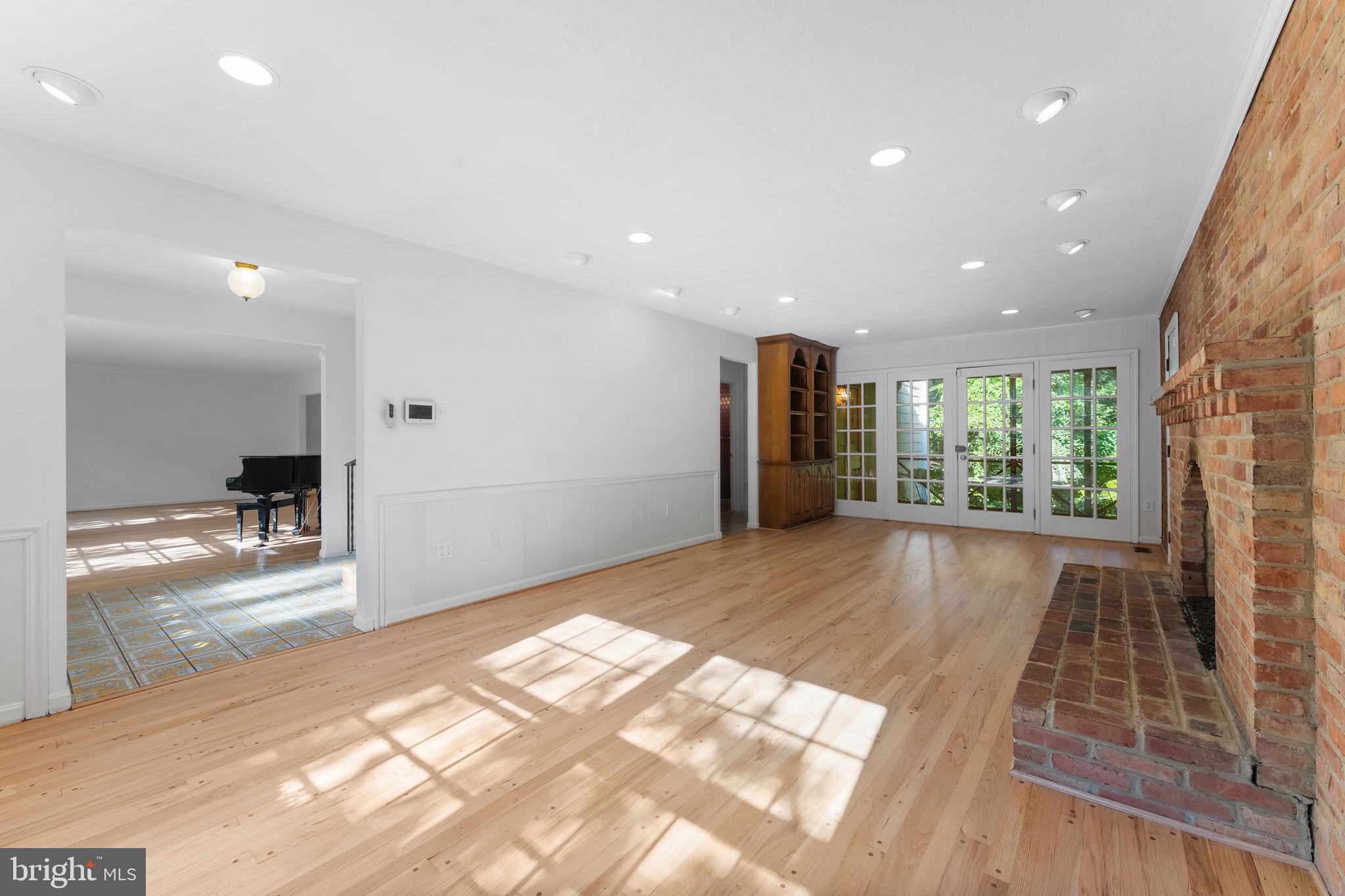 FOREST VILLA WOODS - Residential