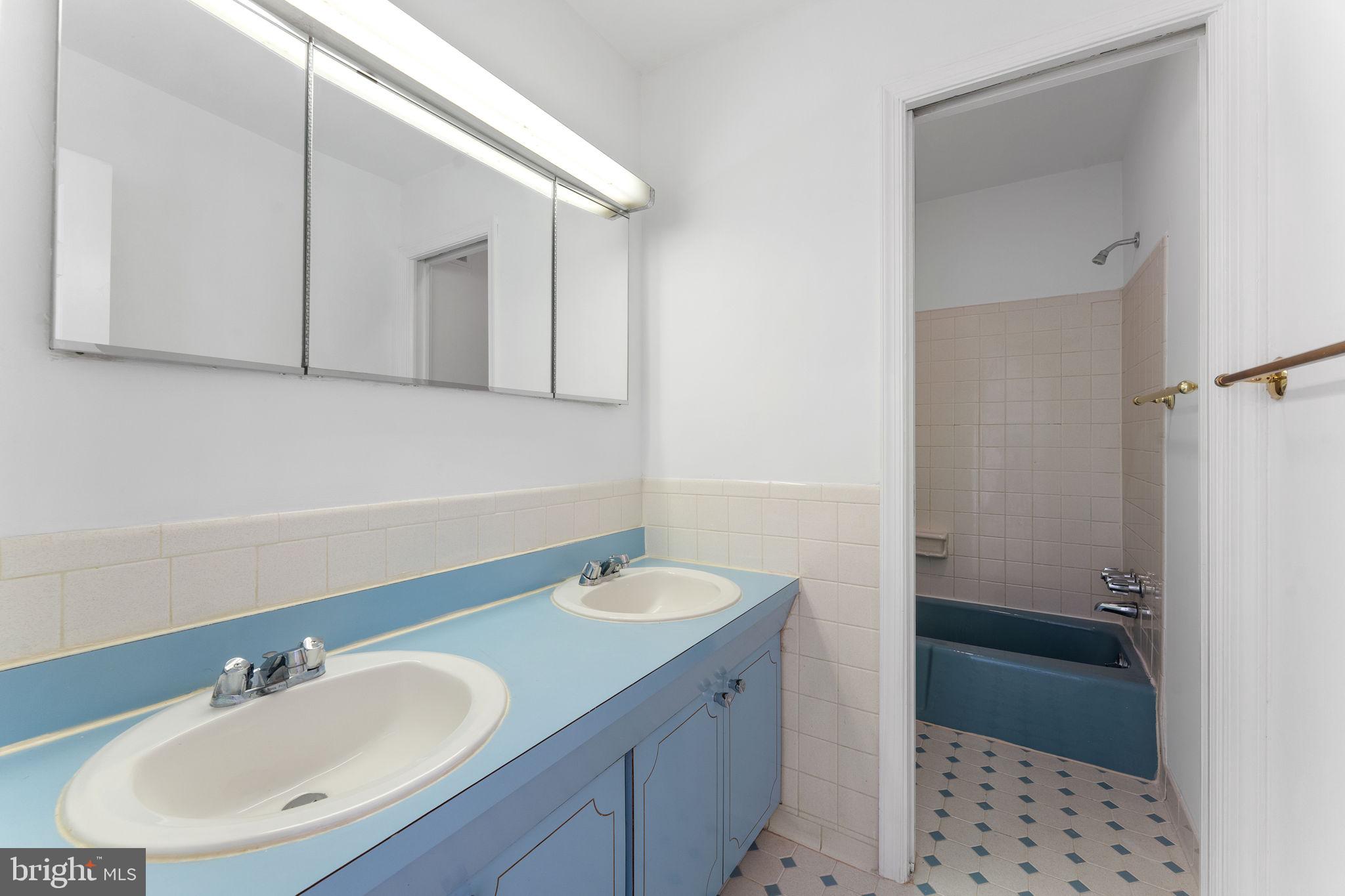 FOREST VILLA WOODS - Residential