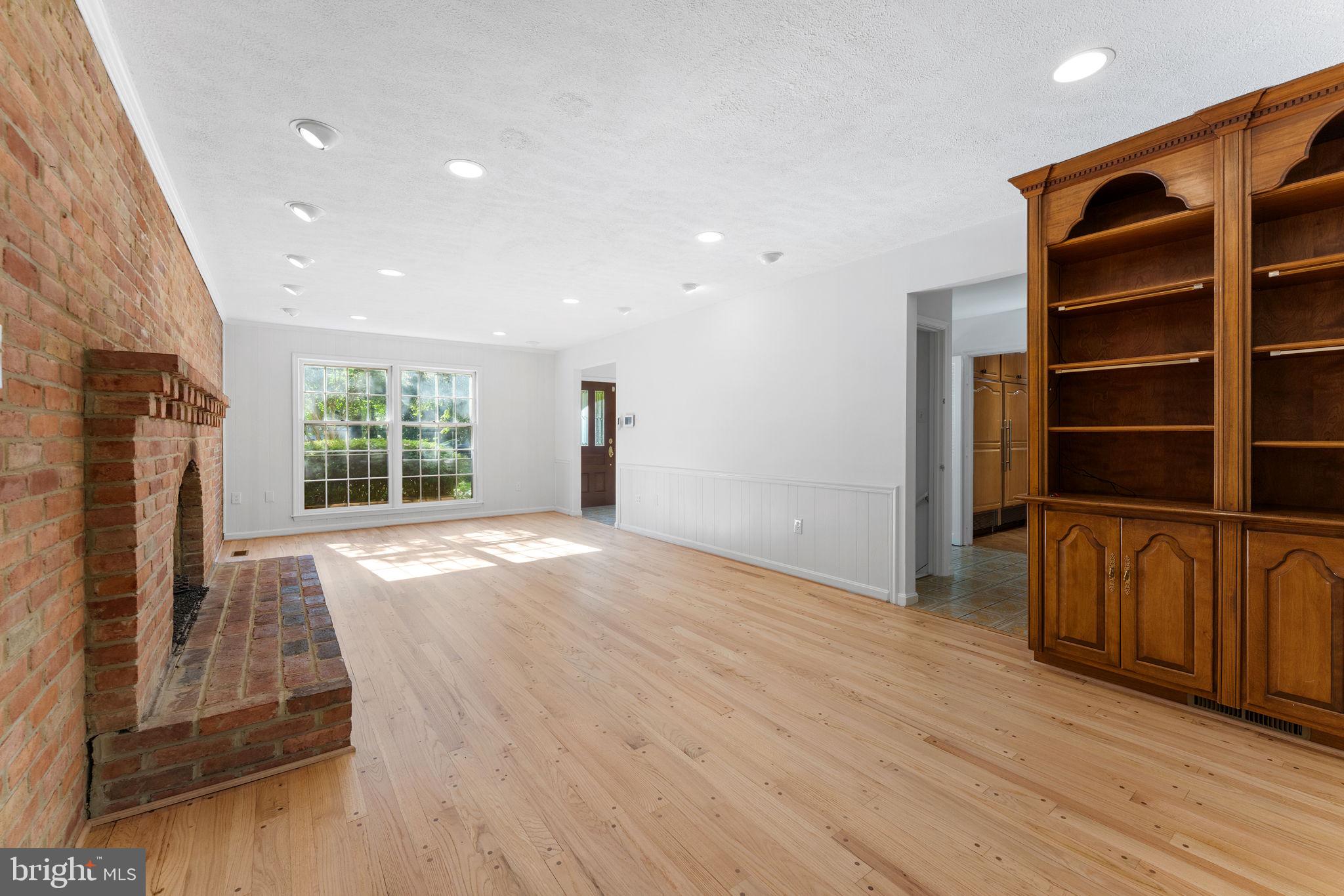 FOREST VILLA WOODS - Residential