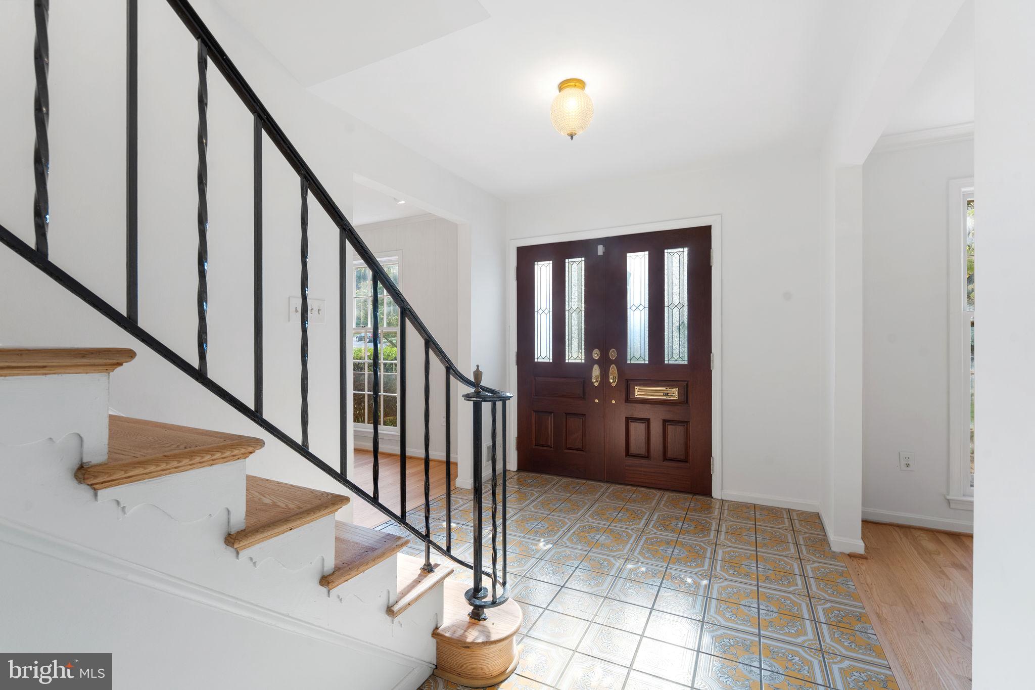 1560 FOREST VILLA LANE