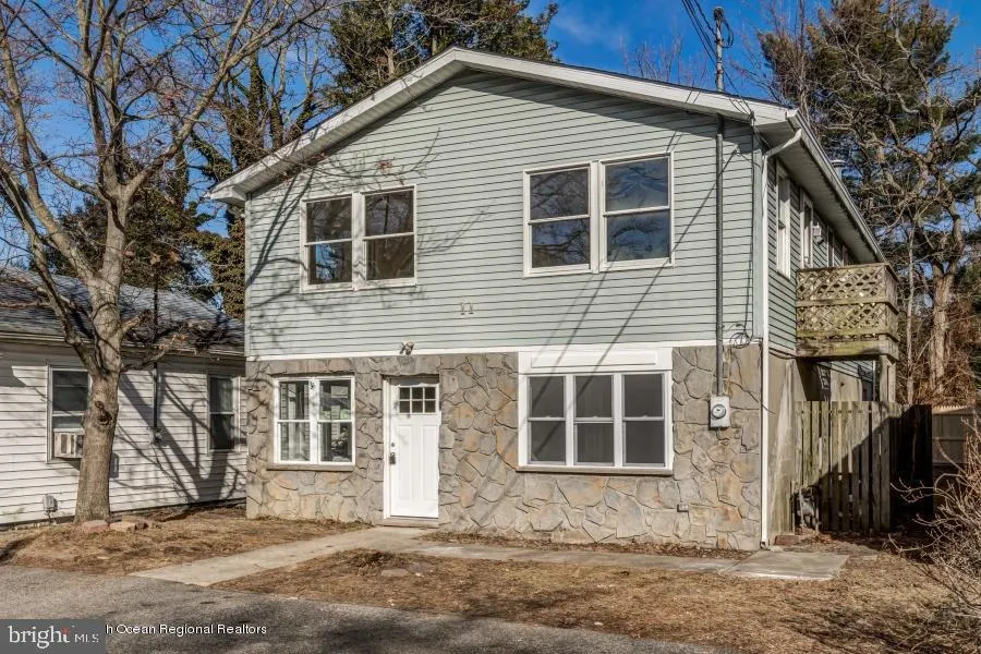 11 W Arverne Ave  