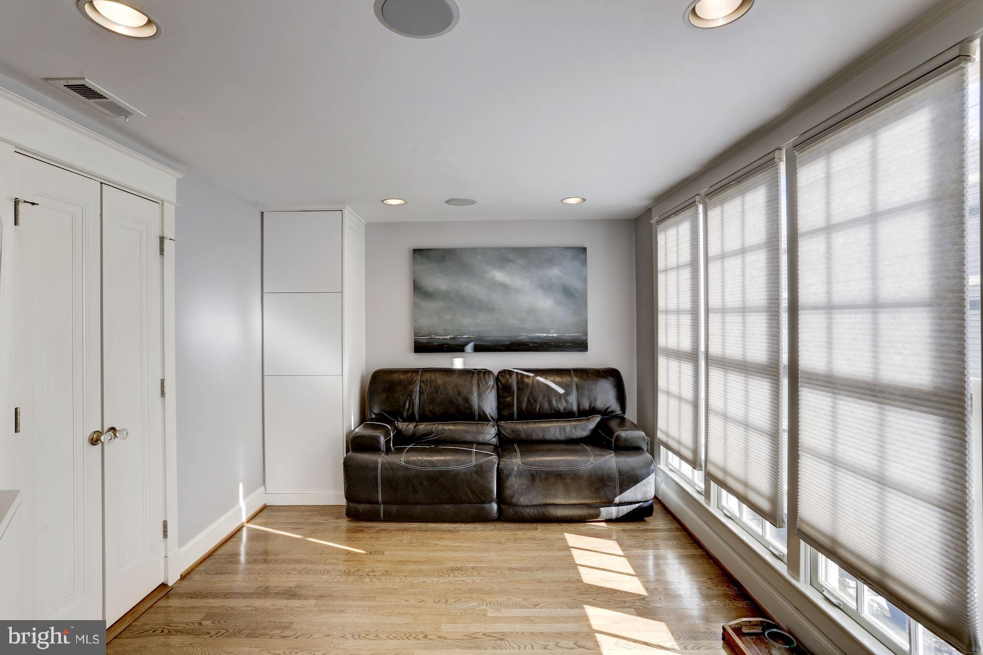 CHEVY CHASE - Residential