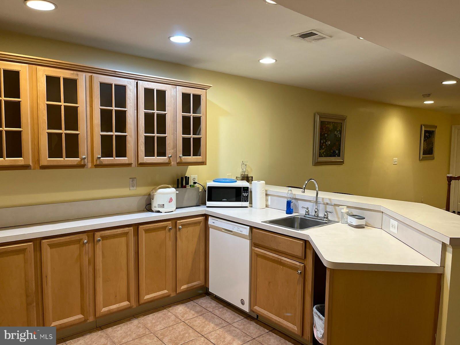 VILLAGES OF DORCHESTER - Residential Lease