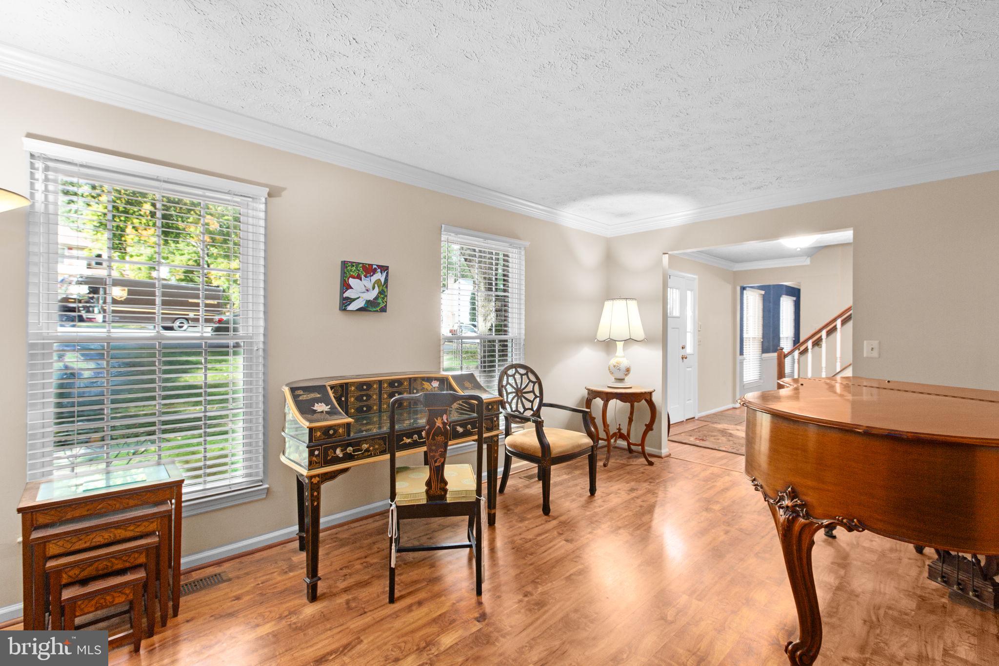 7 LEE COURT