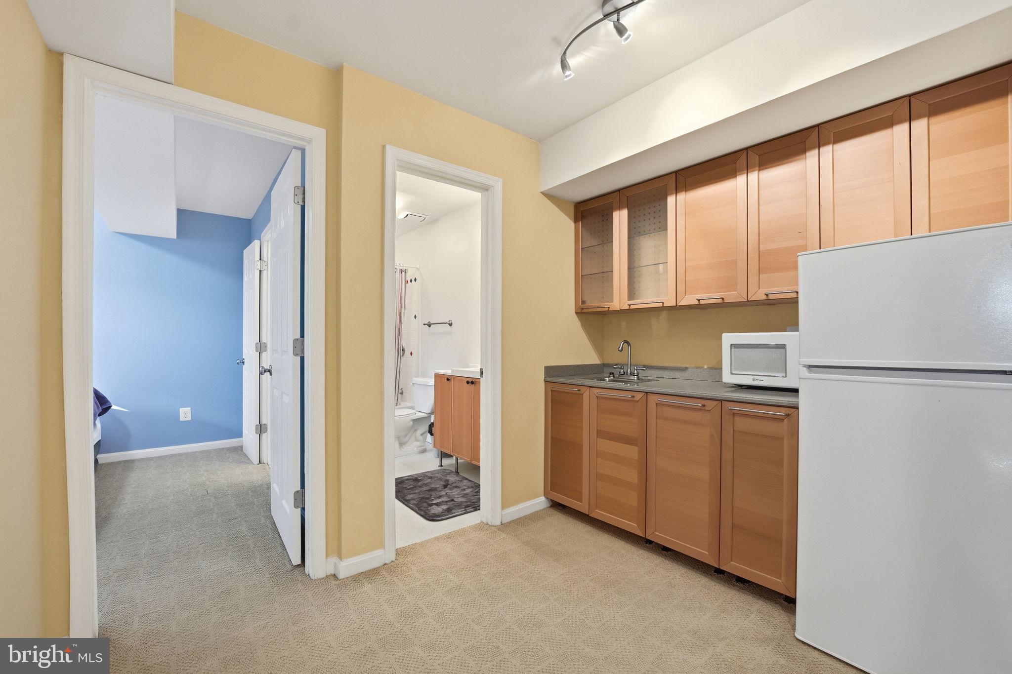 RIDGEFIELD VILLAGE - Residential