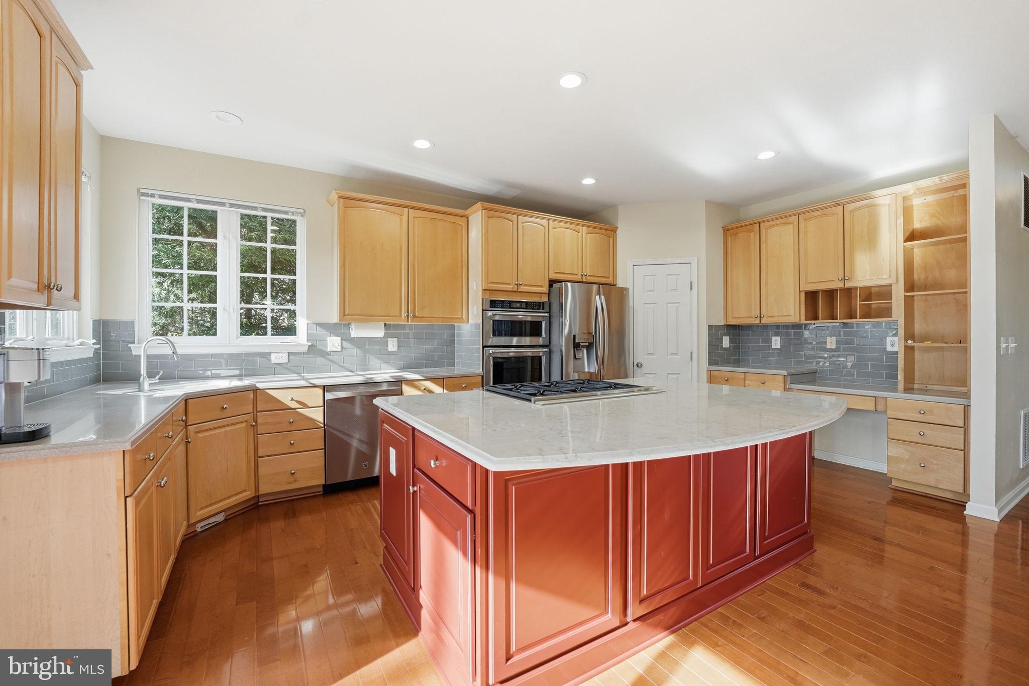 RIDGEFIELD VILLAGE - Residential