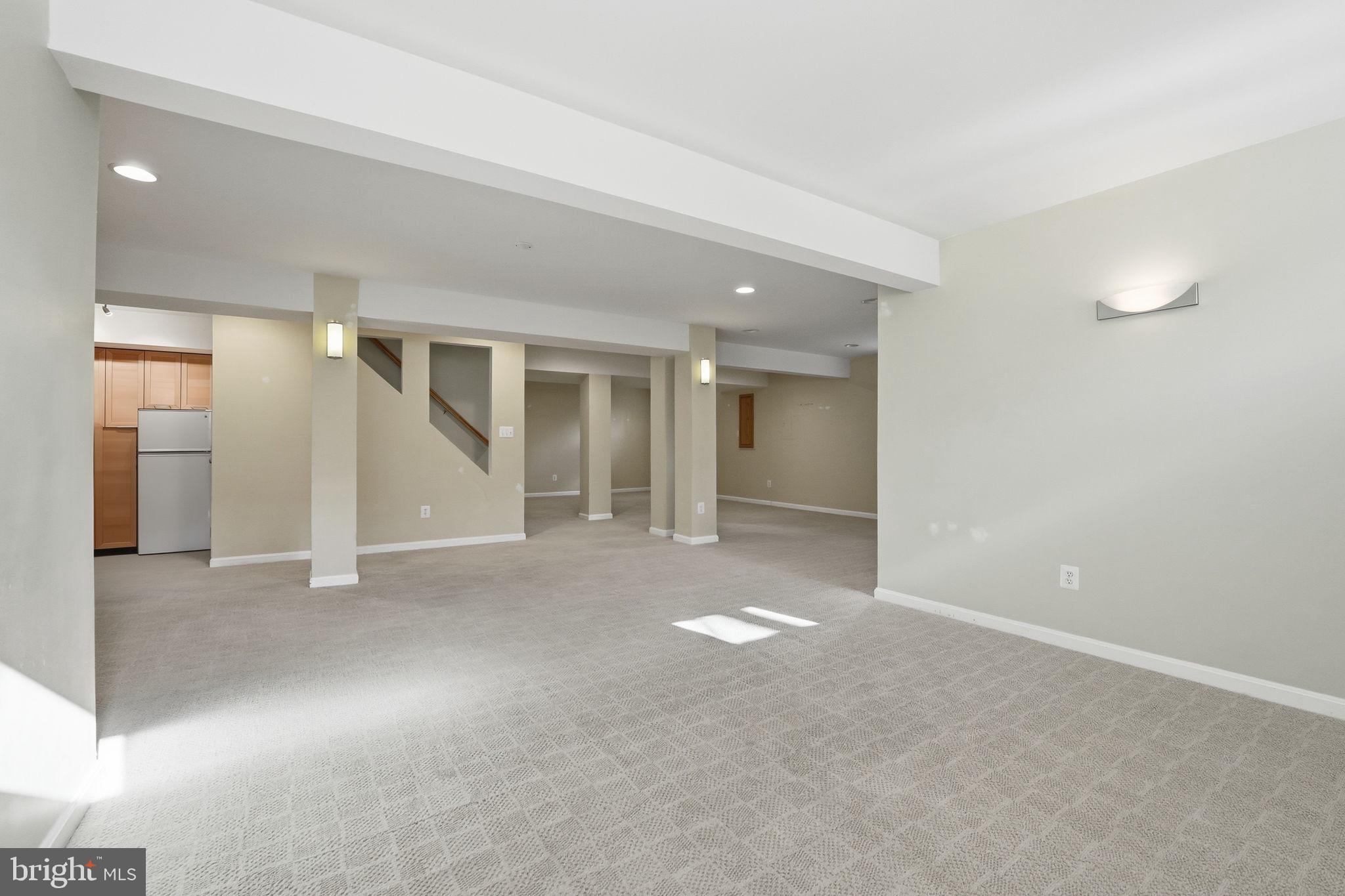 RIDGEFIELD VILLAGE - Residential