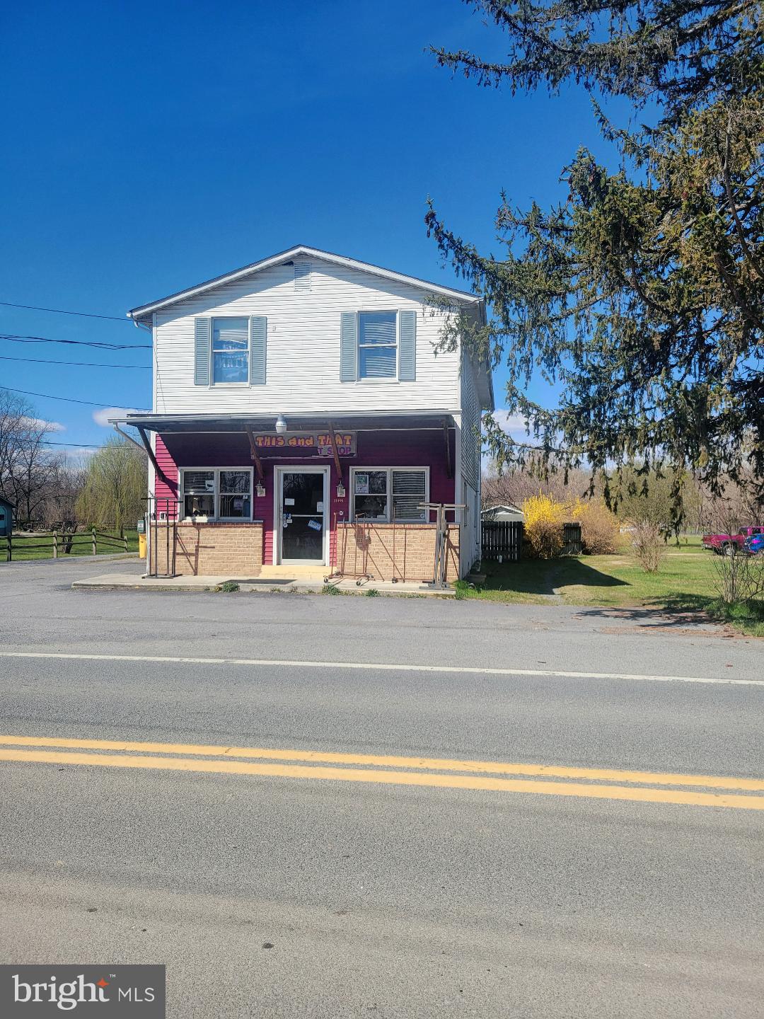 Main image without alt text