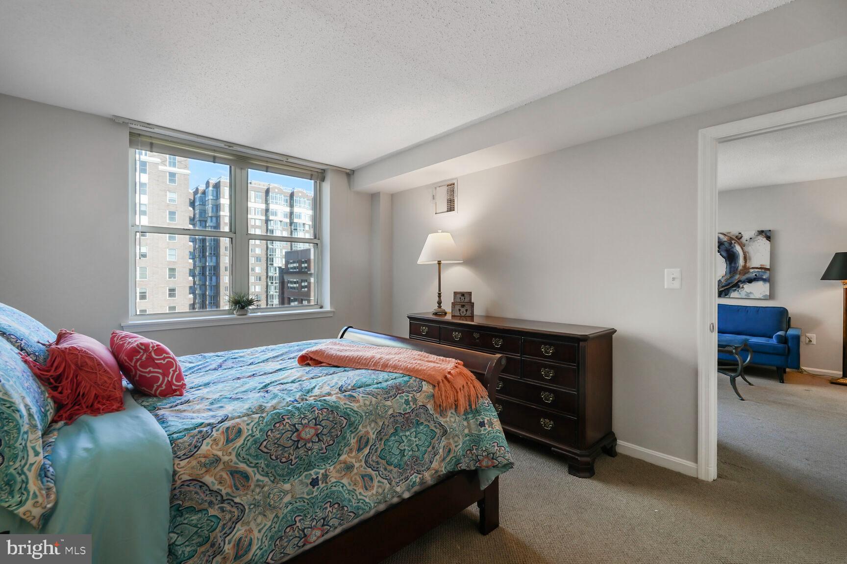 THE JEFFERSON - SUNRISE SENIOR LIVING - Residential