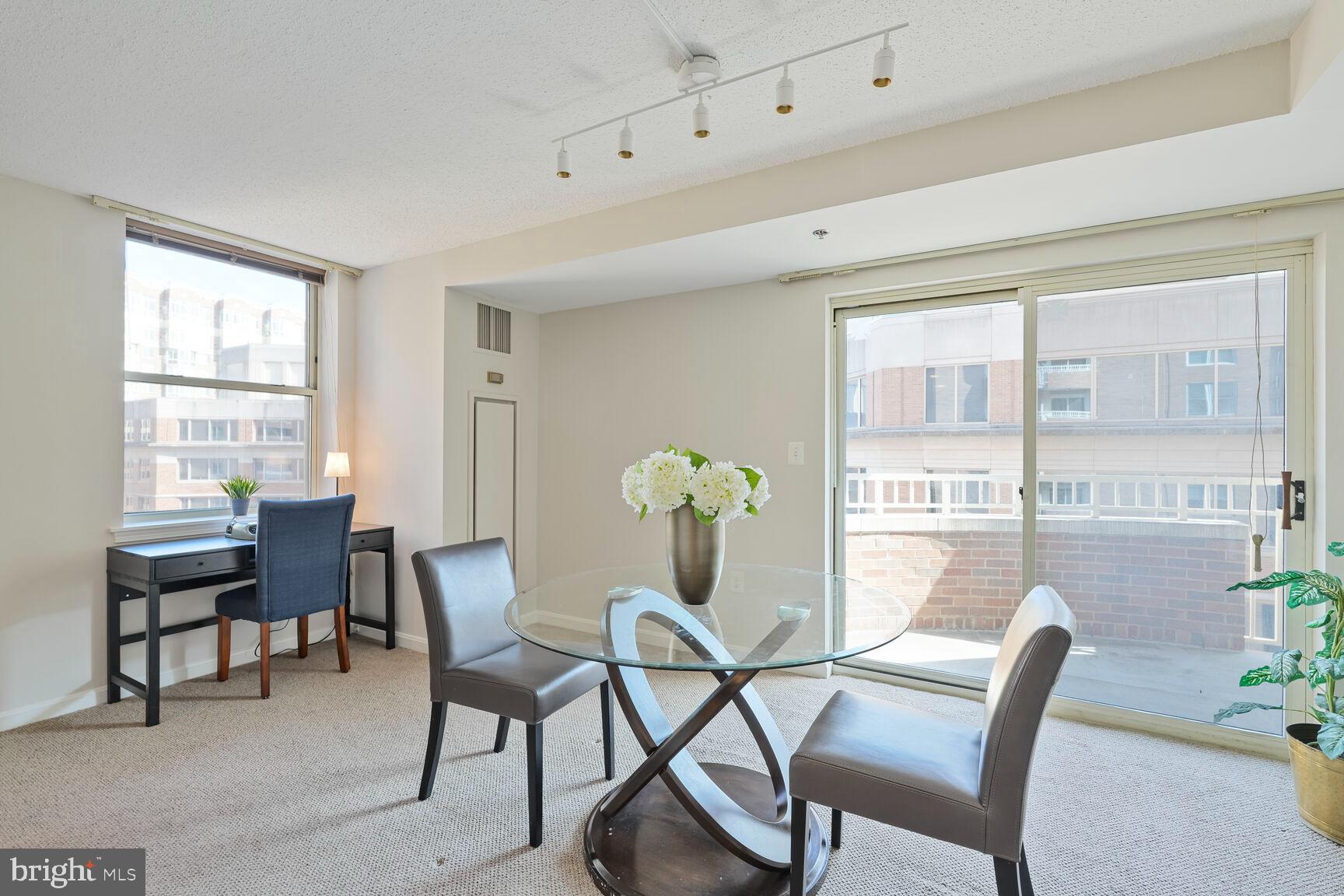 THE JEFFERSON - SUNRISE SENIOR LIVING - Residential