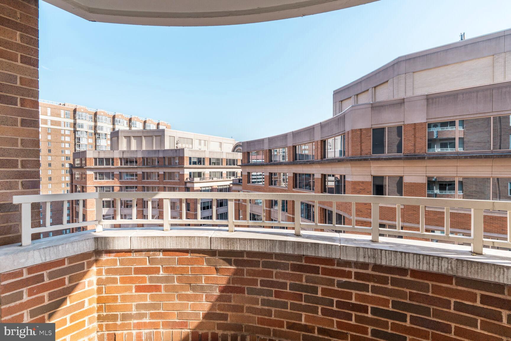 THE JEFFERSON - SUNRISE SENIOR LIVING - Residential