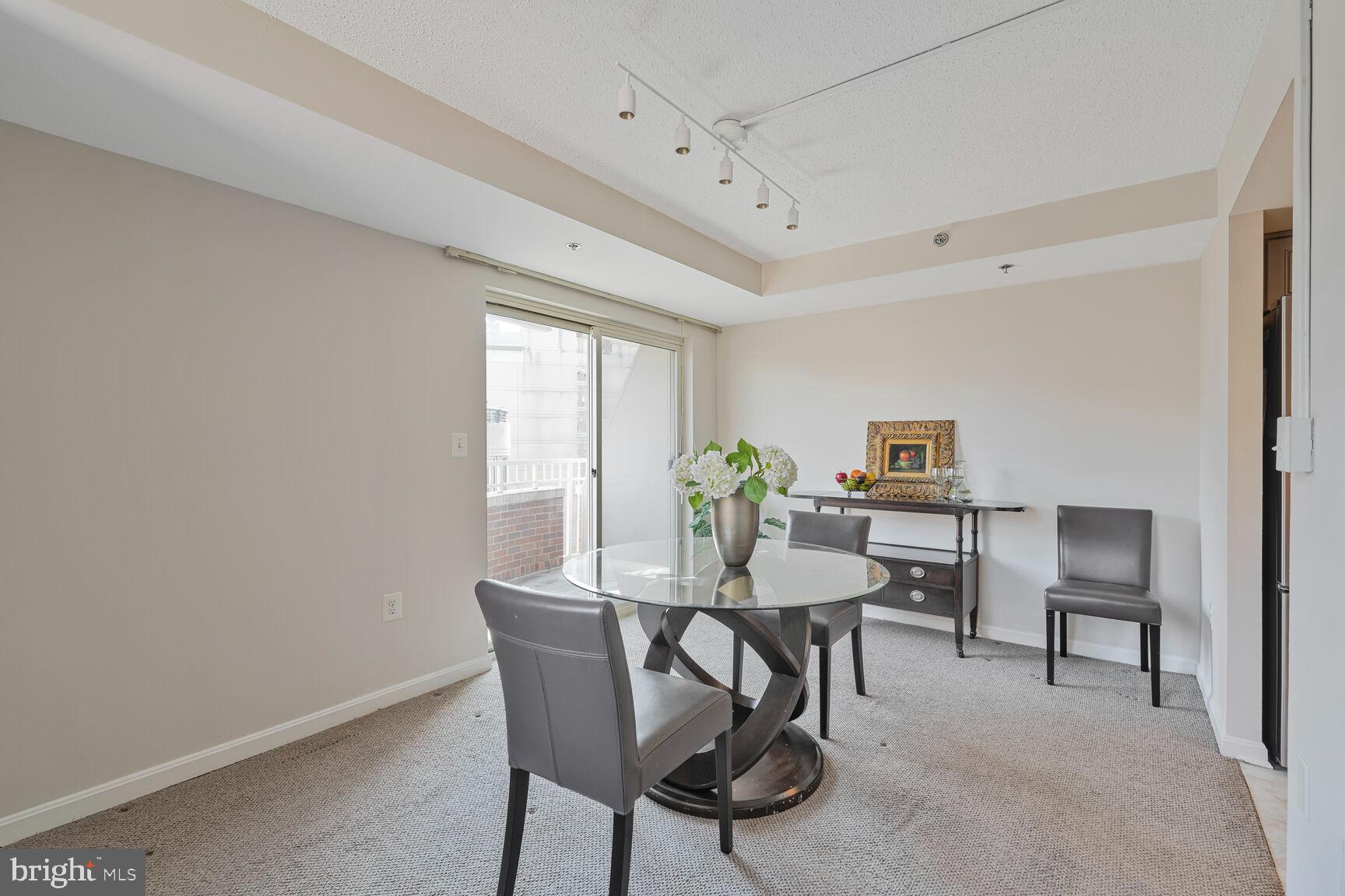 THE JEFFERSON - SUNRISE SENIOR LIVING - Residential