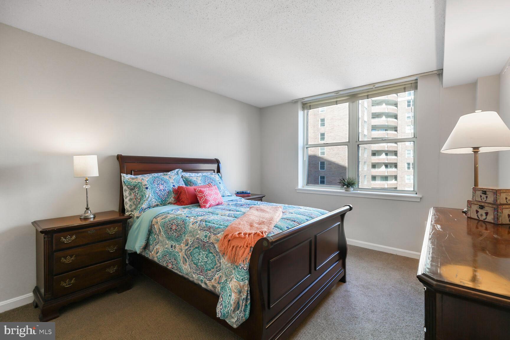 THE JEFFERSON - SUNRISE SENIOR LIVING - Residential