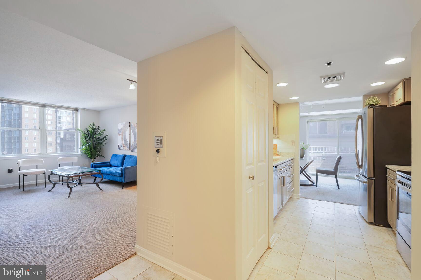 THE JEFFERSON - SUNRISE SENIOR LIVING - Residential