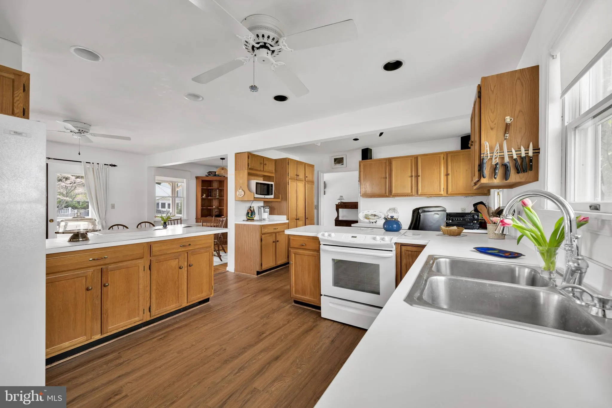 Rehoboth Beach, Delaware 19971, United States, 4 Bedrooms Bedrooms, ,3 BathroomsBathrooms,Residential,Pending,118205