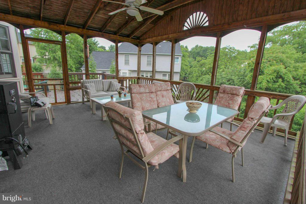 LIFESTYLE AT SULLY STATION - Residential