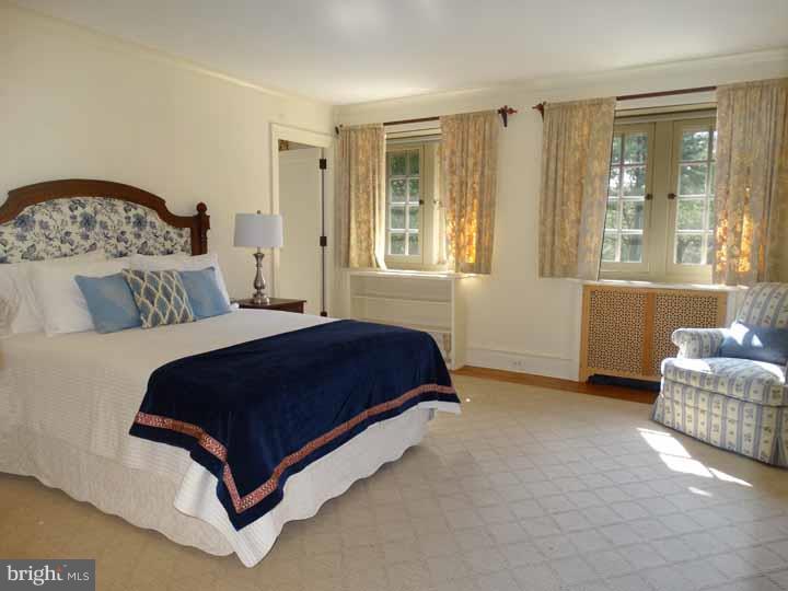 CHESTNUT HILL - Residential