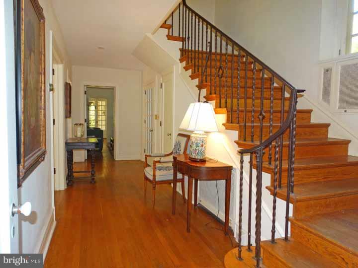 CHESTNUT HILL - Residential