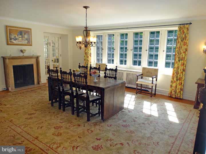 CHESTNUT HILL - Residential