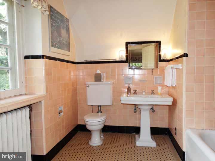 CHESTNUT HILL - Residential