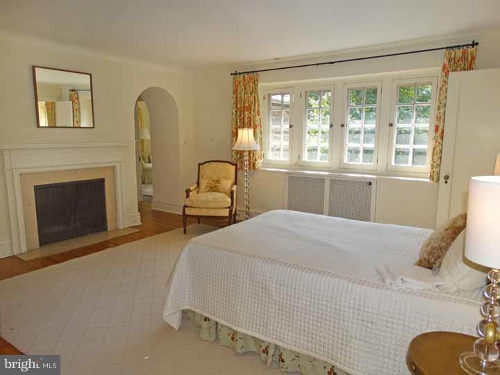 CHESTNUT HILL - Residential