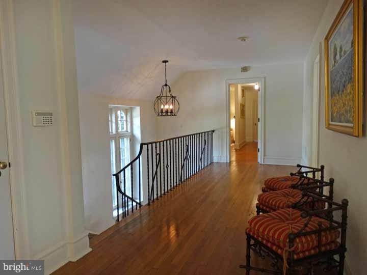 CHESTNUT HILL - Residential