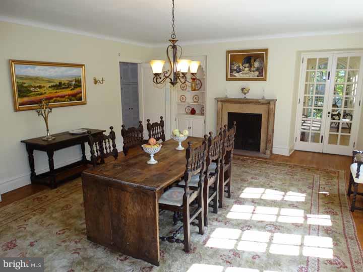 CHESTNUT HILL - Residential