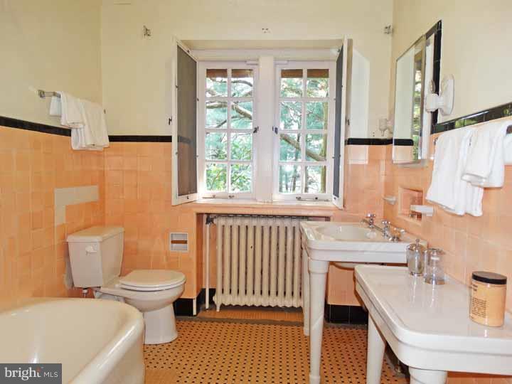 CHESTNUT HILL - Residential