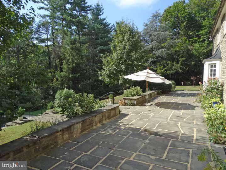 CHESTNUT HILL - Residential